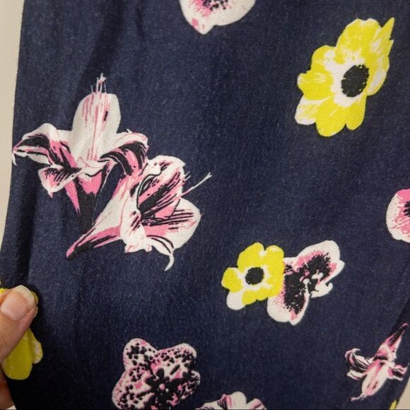 𝅺J Crew Factory Womens Size 4 Blue Floral Soft Pull On Pants Cuffed Lightweight - Picture 3 of 8